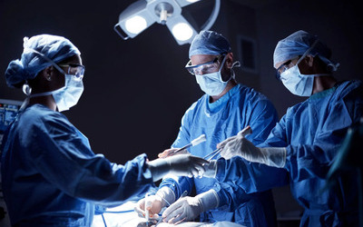Surgical Technologist working in healthcare setting