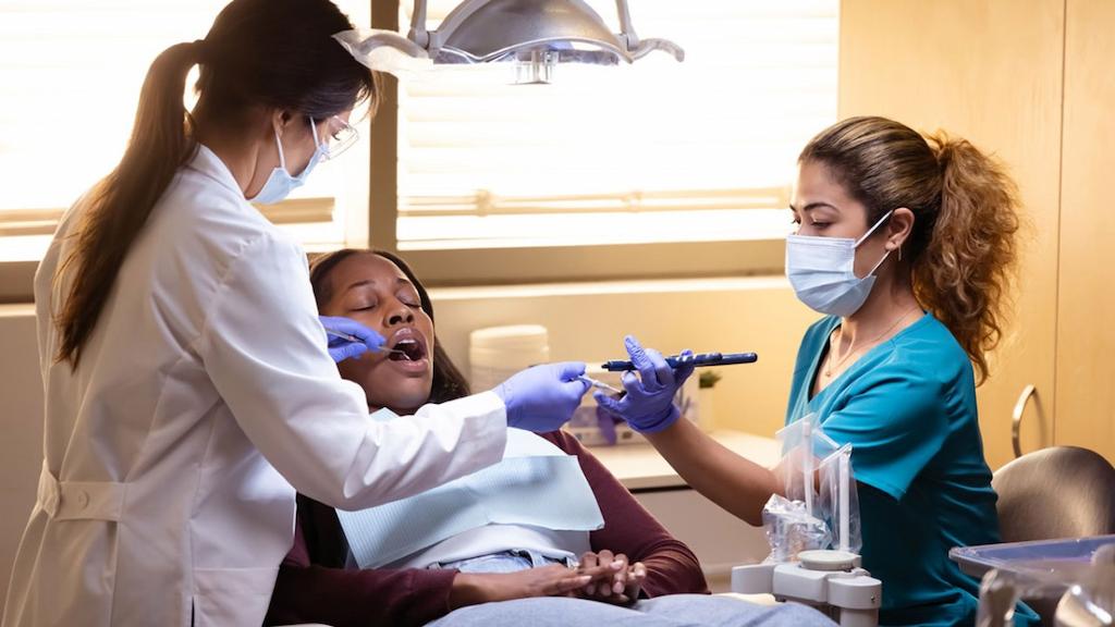 Dental Assistant Salary & Compensation Guide 2025